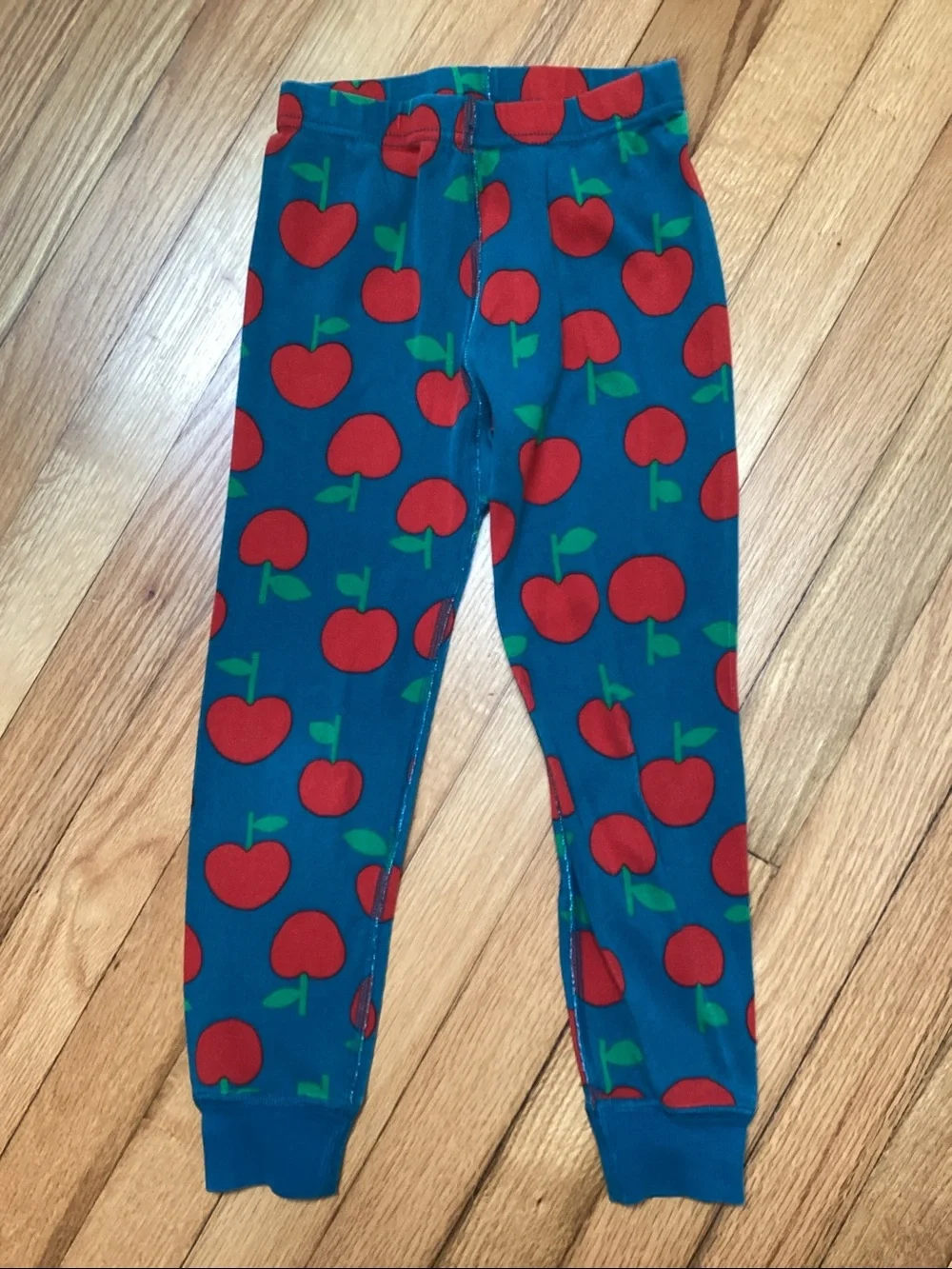 Hanna Andersson apple print long john pajama set size 5